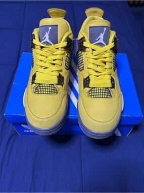 Jordan 4 Retro Lightning 2021 Size 10